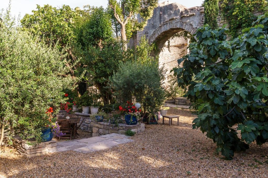 Bed and breakfast Mas des carnassoles Extérieur photo